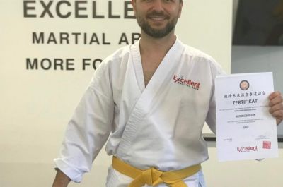 Dübendorf News, Karate, Krav Maga, Selbstverteidigung, Aroha, Fitness, Disziplin, Respekt, Lebensschule, Verteidigung, Kämpfen, Dübendorf Karate, Kinder Karate, Kindergarten Kinder, Jugendliche, Erwachsenen Karate, Lebensschule, Lifeskills, Kampfsport, Karate Training, Selbstverteidigung, Krav Maga, Zürich, Dübendorf, Fällanden, Uster, Wallisellen, Dietlikon, Selbstschutz, Karate, Kung Fu, Judo, Erwachsenen Selbstverteidigung, 8600, 8001, 8117, 8606, Volketswil, Kampfkunst, Kampfsport, 8304, 8605, Krav Maga 360, Bruce Lee, Chuck Norris, Mobbing, Stop Mobbing, Kindergeburtstag, Kampfkunst Party, Aroha, Fitness, QiGong, Qi-Gong, Taichi, Arnis, MMA, JuJitsu, Brasilien JuJitsu, Ferien Camps, Shitoryu, Shukokai, Shitokai, Gojuryu, Shotokan, Wadoryu, Kyusho, Kyusho Jitsu, Dillman, Paul Bowman, Pressure Points, Basel, Solothurn, Bern, Schweiz, Switzerland, Wild Goose Qigong, Dayan, Mixed Martial Arts, Probestunde, Trial Lesson